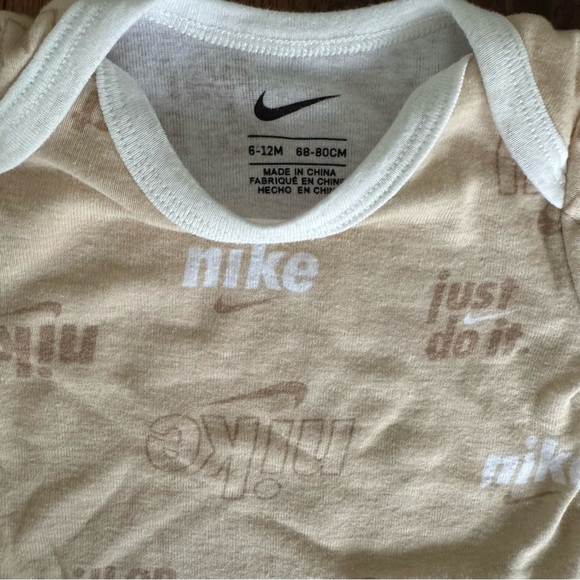 Nike Baby Neutral Onesie Hat and Booties Set in Beige Brown Size 6-12M - Picture 3 of 3